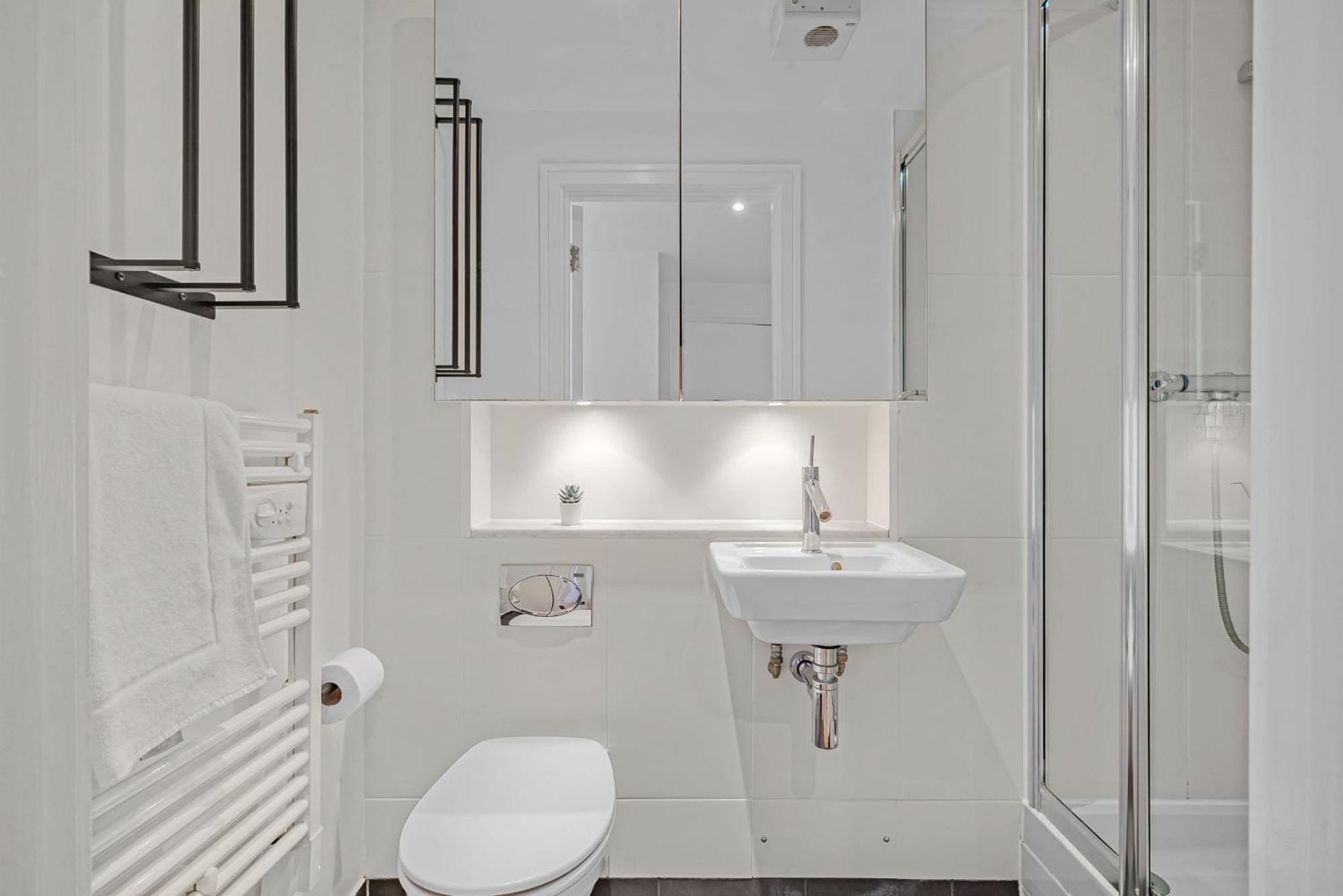 King'S Cross - 2Br With Terrace - Cityapartmentstay London Bagian luar foto