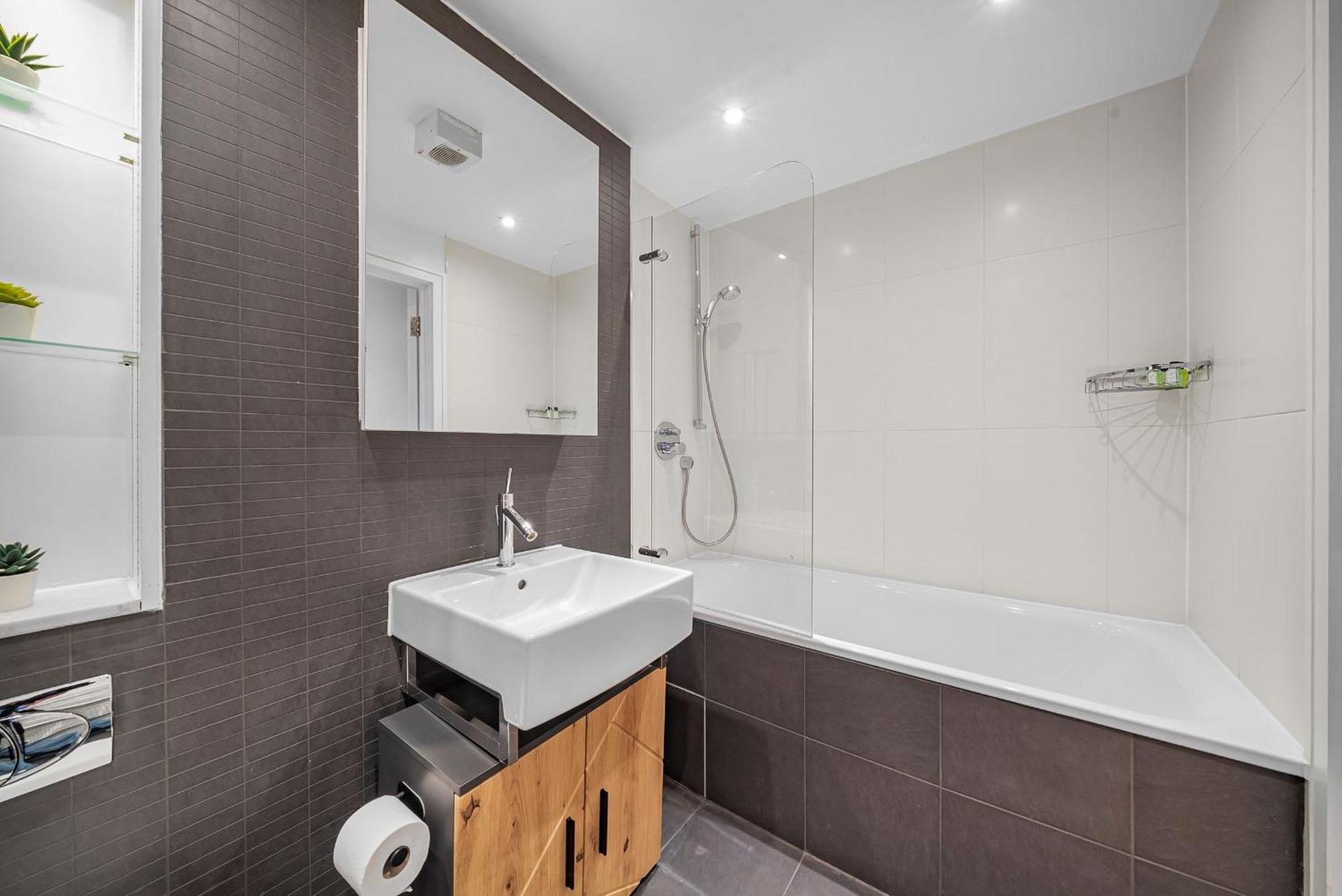 King'S Cross - 2Br With Terrace - Cityapartmentstay London Bagian luar foto