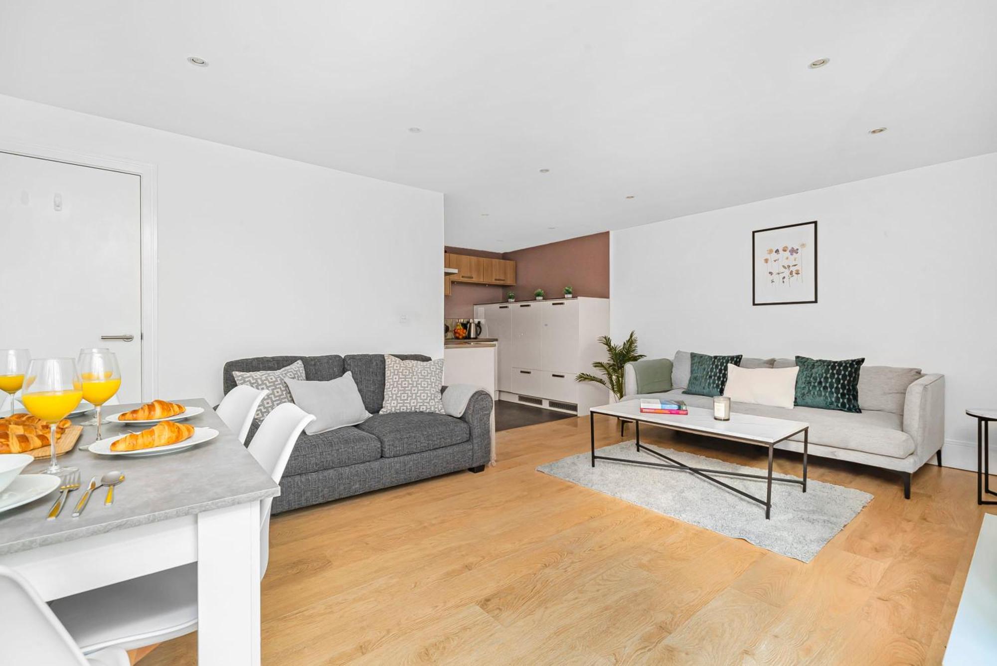 King'S Cross - 2Br With Terrace - Cityapartmentstay London Bagian luar foto